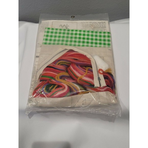 Vintage Bucilla Crewel Kit 1942 "SUSIE Q" Doll Crewel Embroidery Pillow - Picture 3 of 7